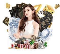 Người dùng sử dụng điện thoại để đăng nhập và đặt cược tại 88to trên di động